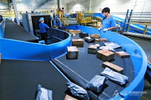 推进全区日用品贸易高质量发展，扎实落实“六稳”“六保”任务